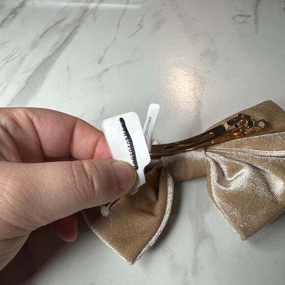 Anthropologie Pearl-Embellished Velvet Hair Bows Barrett Clip NWT Cream Preppy - Picture 5 of 5